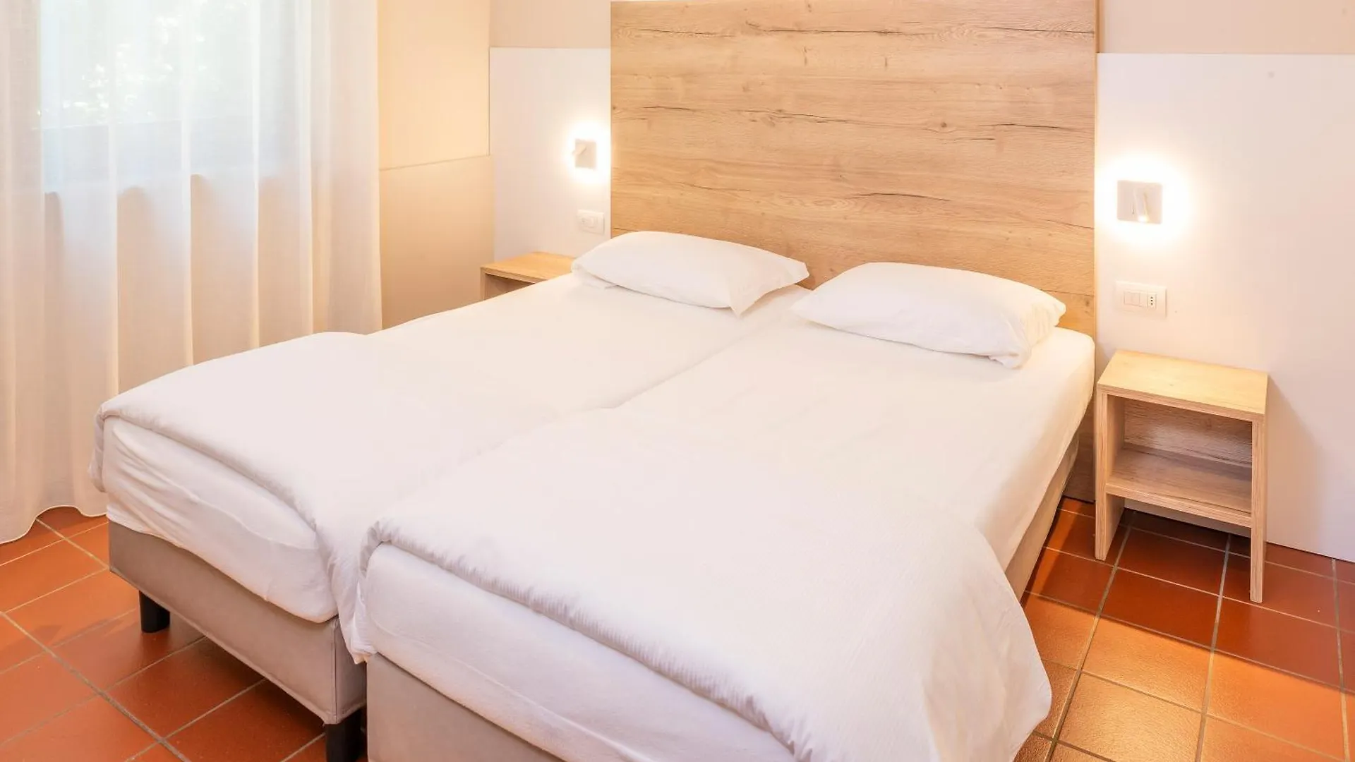 *** Lägenhetshotell Residence Parco Del Garda Garda  Italien